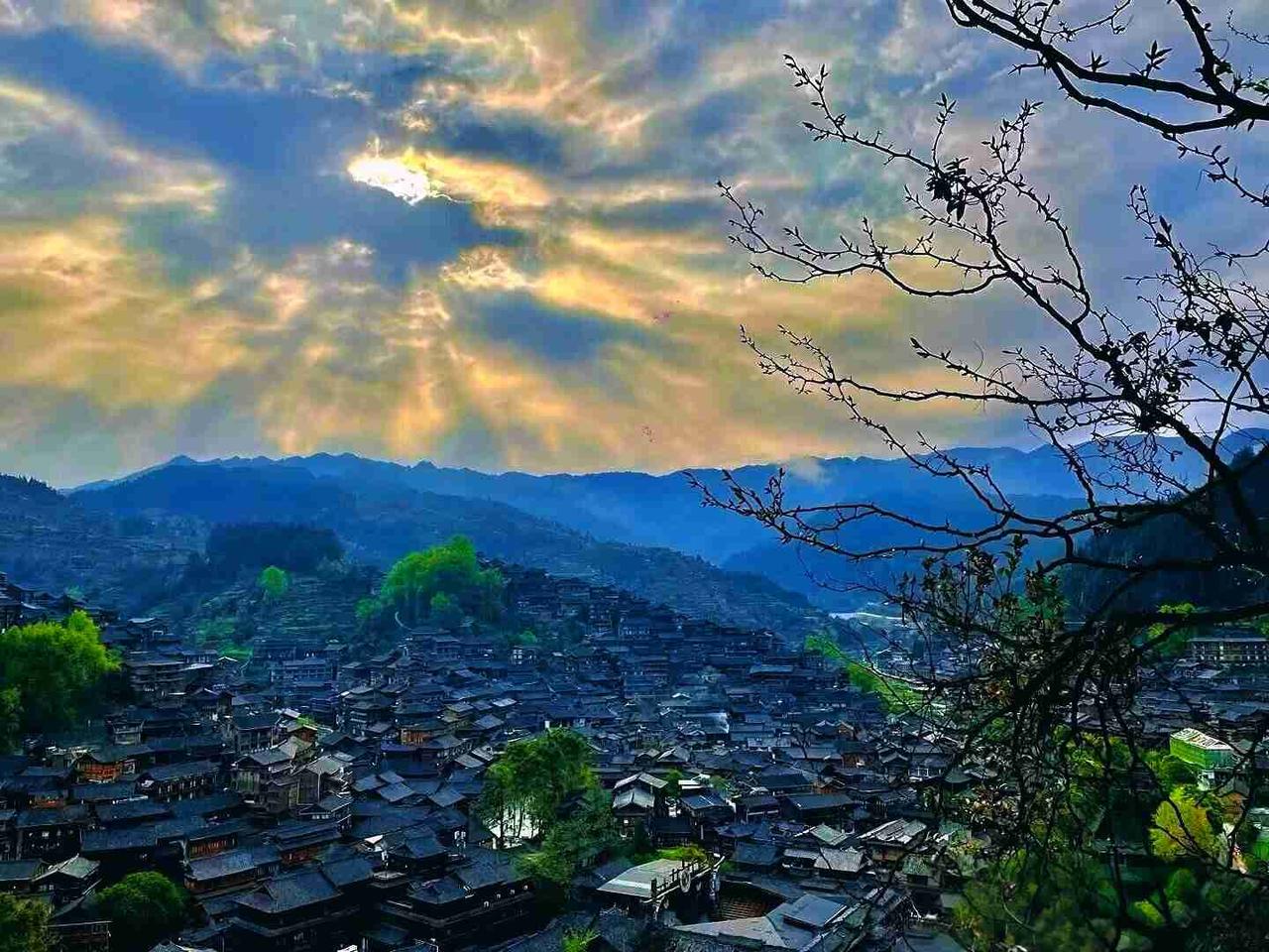 我的今日状态：😎自信酷炫
我这里的天气：🌈雨过天晴
前路漫漫，亦有灿灿～人生