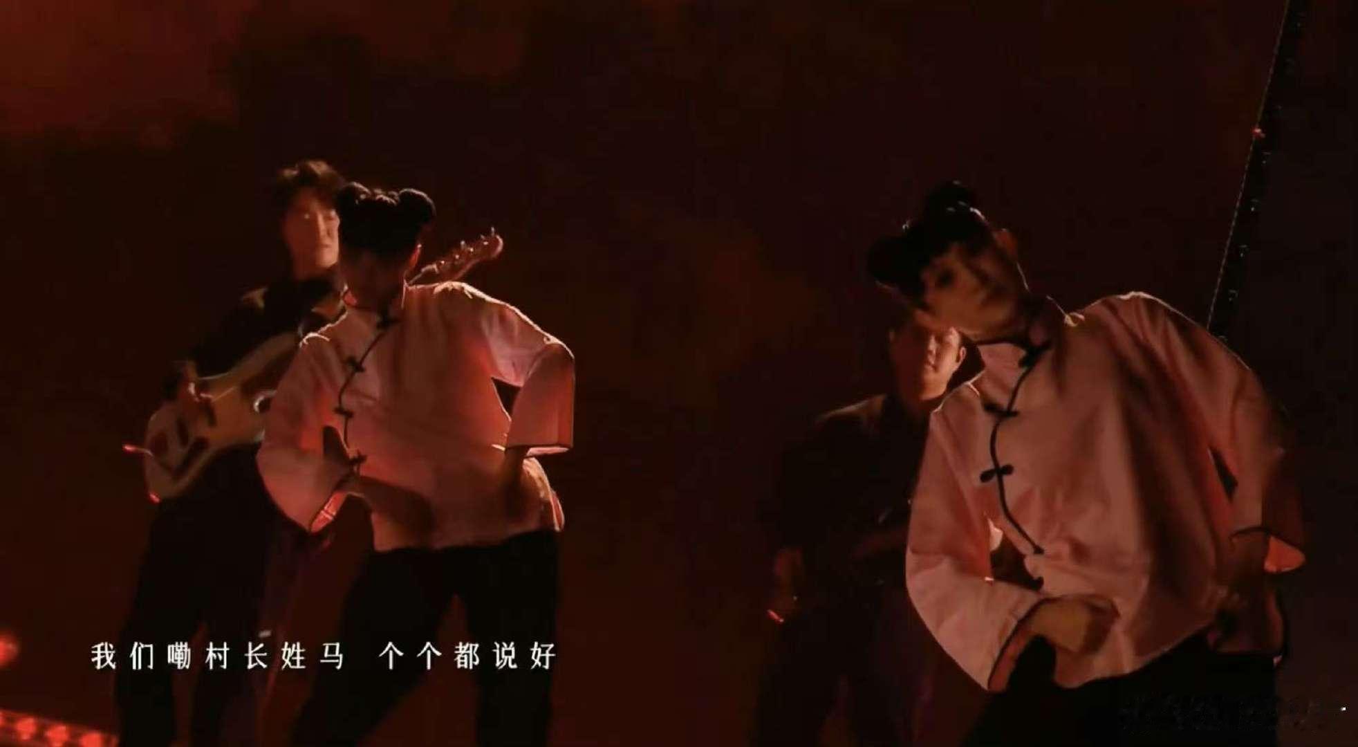 碧游村还是别欢迎我了  碧游村的舞台，红色弥漫，诡诞气息浓厚，我这个小心脏，实在