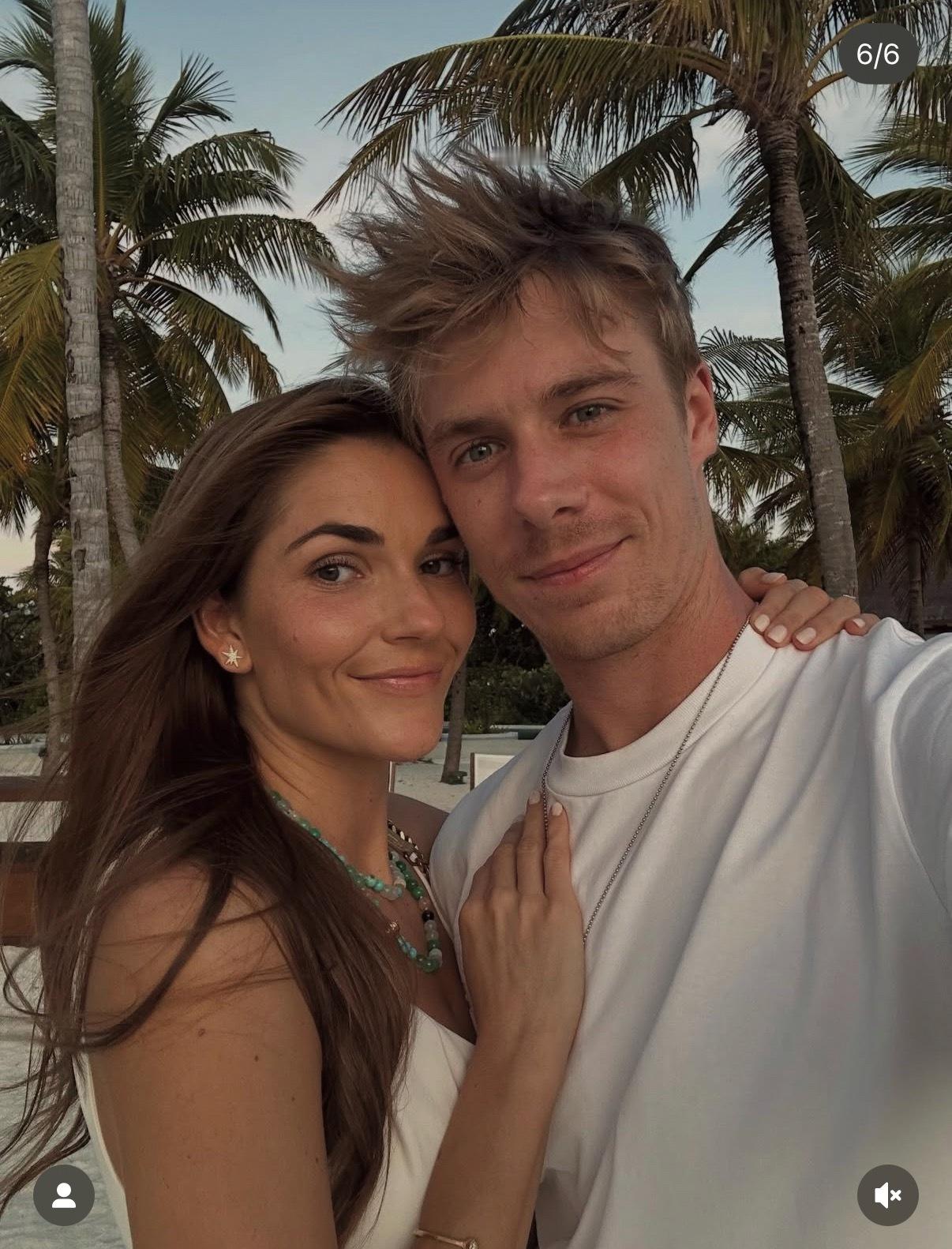 沙波瓦洛娃和沙波瓦洛夫度蜜月中～短发沙波颜值还是抗打的