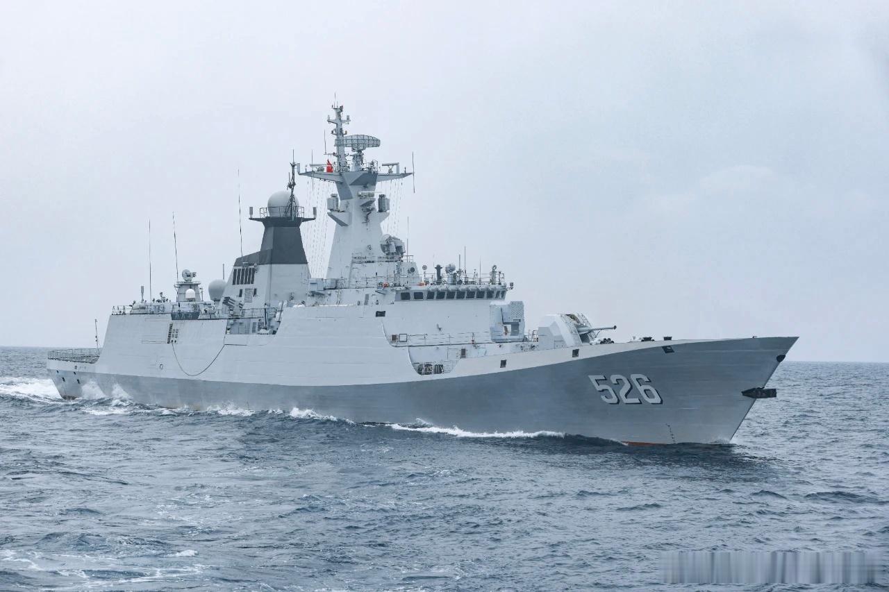 【山海相逢！家乡“海霞”登上温州舰，共谱强军乐章】               