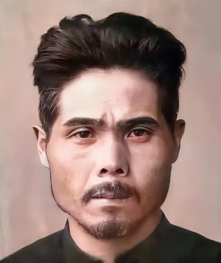 1943年松井曹长用木棒捅进妇女的身体，见妇女痛苦惨叫，大谷上等兵说：“短了，还