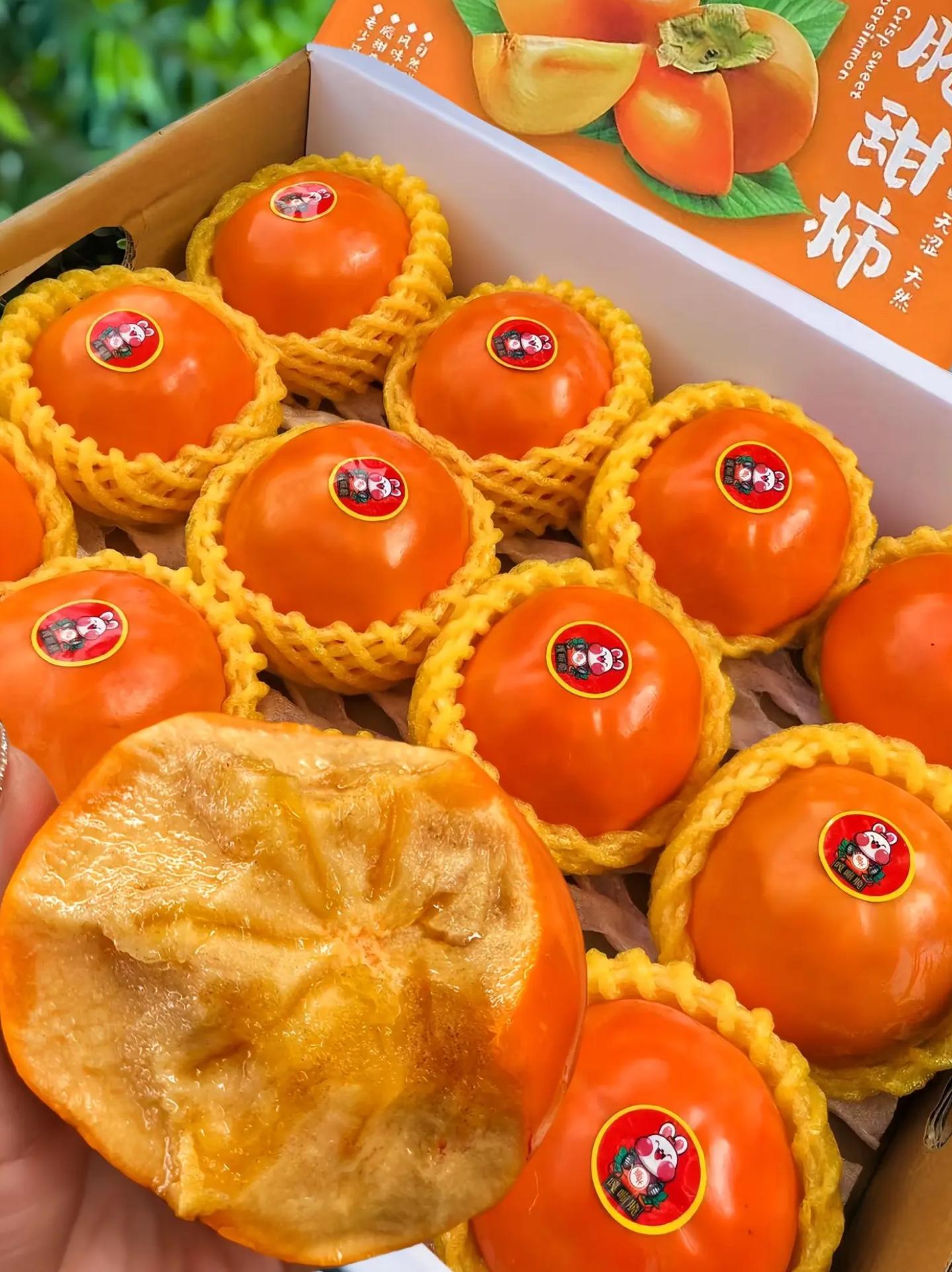 姐妹们，脆柿子又来活动啦！又回购了两箱巧克力脆柿，真的巨好吃，果肉细腻...