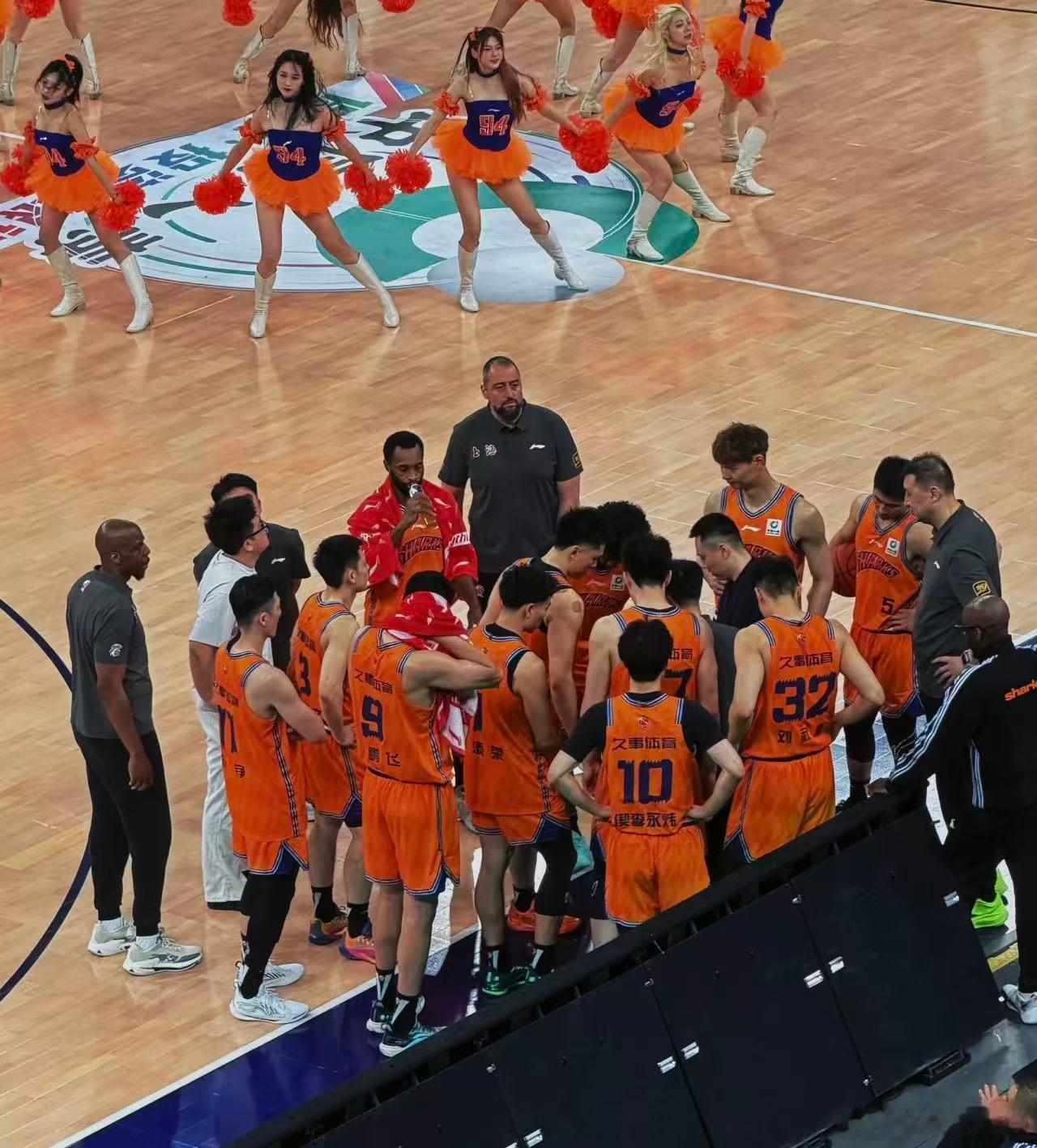 【CBA收官战：上海队迎战山东队，上海冲击队史连胜纪录 】北京时间4月24日，C