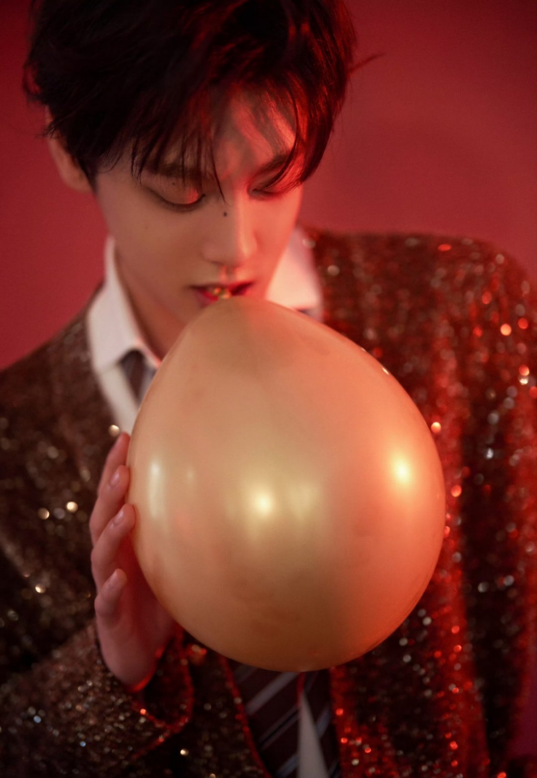 田栩宁元旦快乐，2026一路顺遂，好运降临于你。柠檬水陪你走向更美好的未来。 