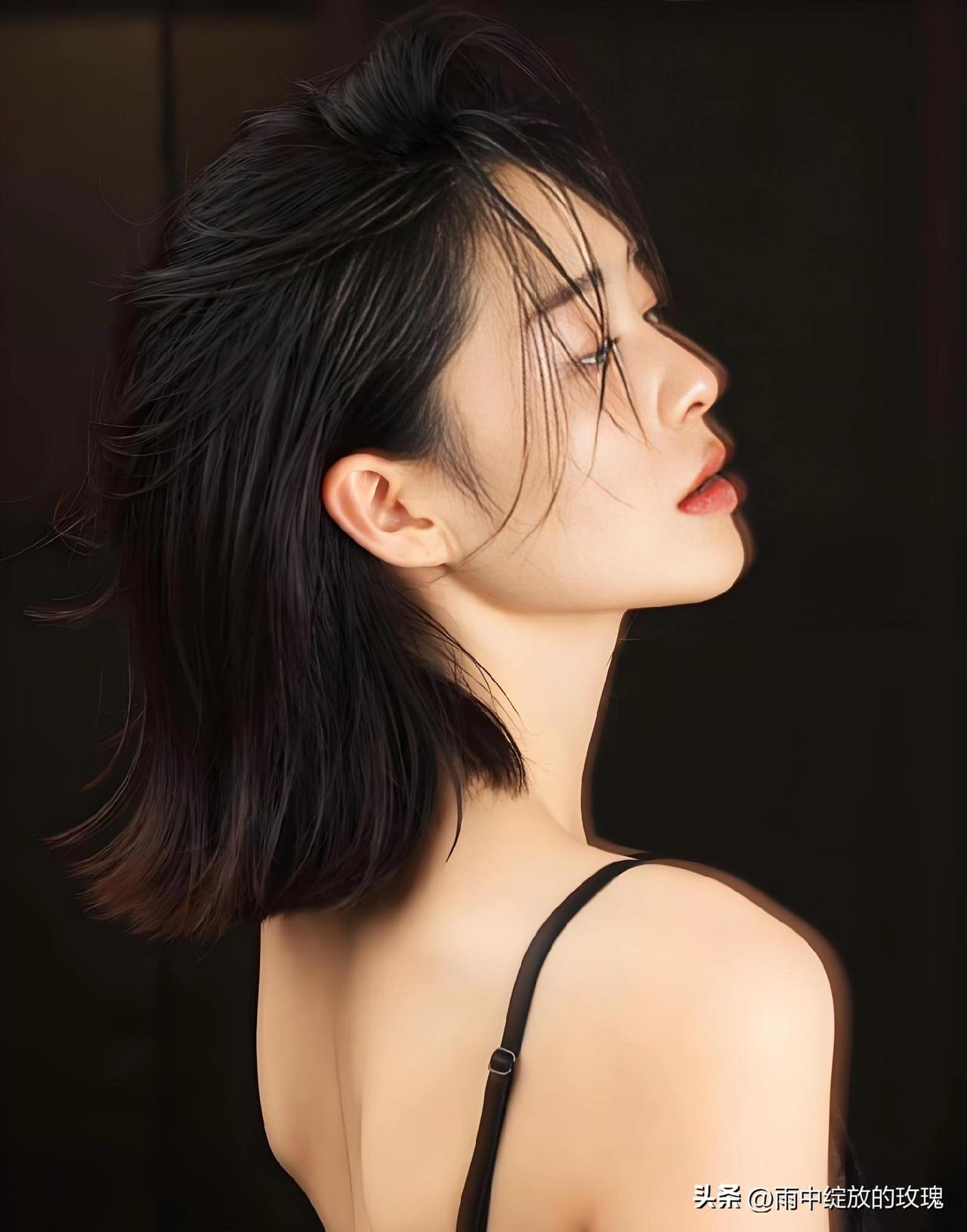 女人这辈子可以靠谁？靠山，山会倒；靠人，人会跑。唯有靠自己是最保险，最可靠的。