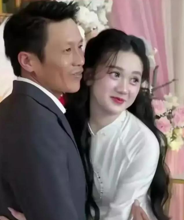 花 12 万多找的越南新娘
刚进门一个月就没了踪影
最后起诉婚介还败诉
2017
