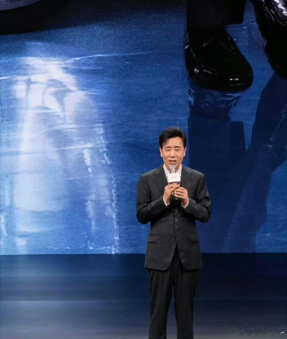 刘强东称想尽一切办法保兄弟们饭碗 谁懂啊面对技术迭代不甩锅不裁员，还主动帮大家转