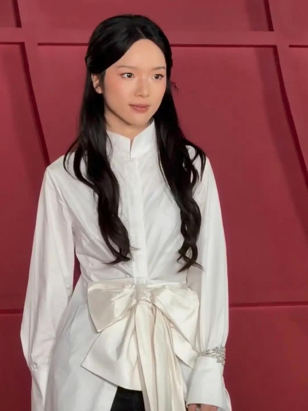 这位来当女明星是真的过于普通了，电影里的表现是挺好的，但是单拉出来看现实里就是普