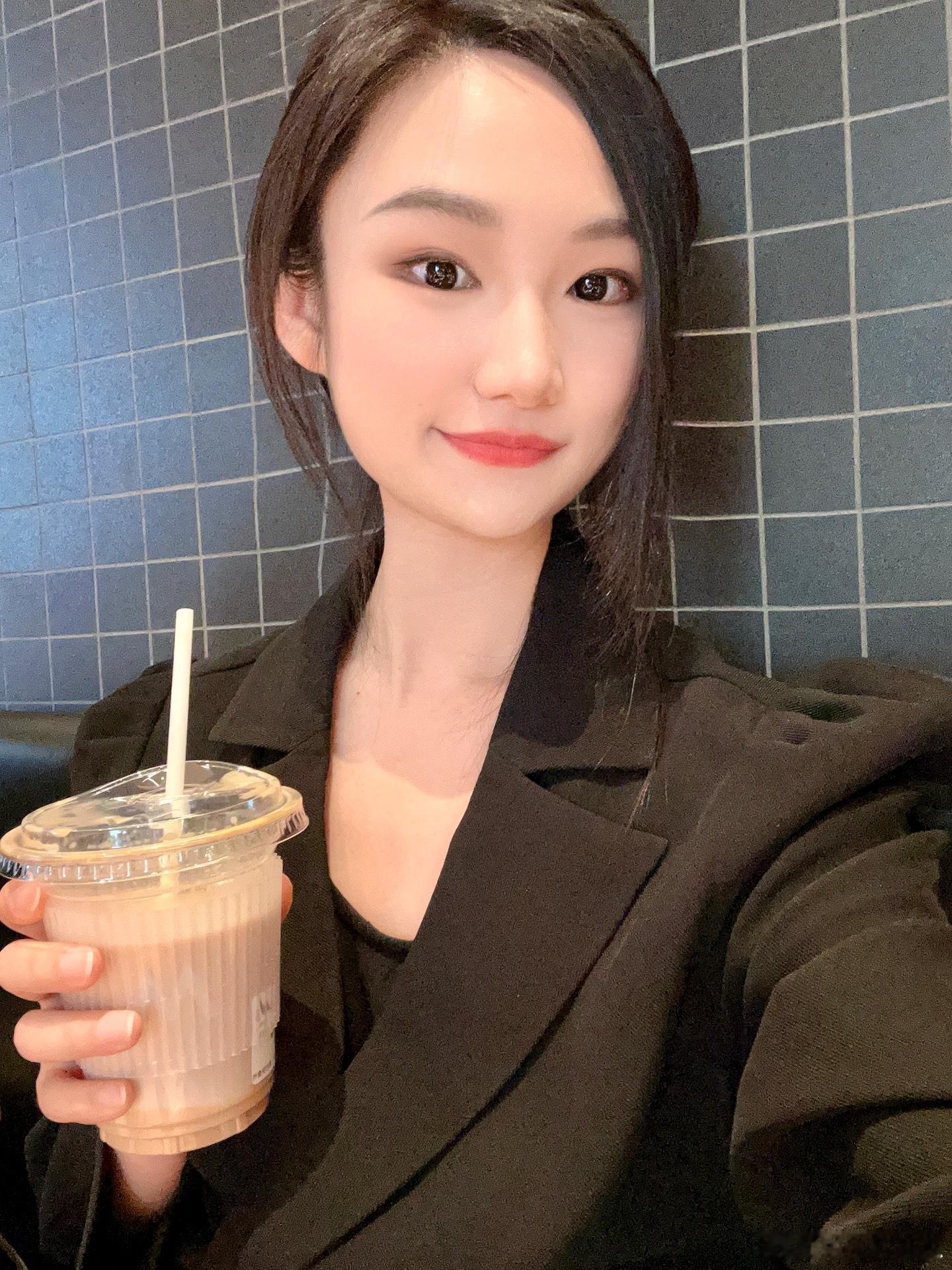 啦啦啦☕️☕️我出现啦～ ​​​