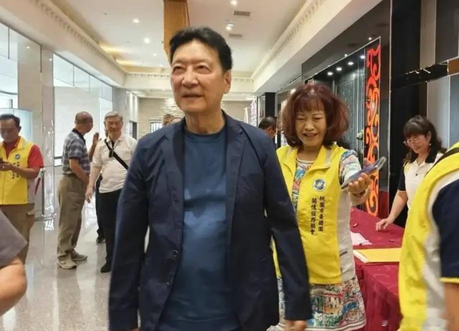 赵少康喊话国台办，声称他呼吁陆方应该出手制止抹黑郝龙斌的网络AI视频。 ​​​