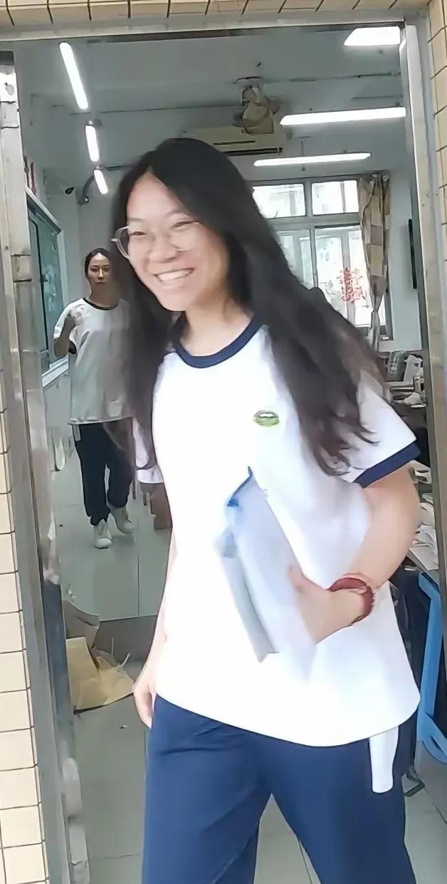 女儿2024年高考，常年班里倒数几名，我从不逼她，如今才明白最好的教育
 
我闺