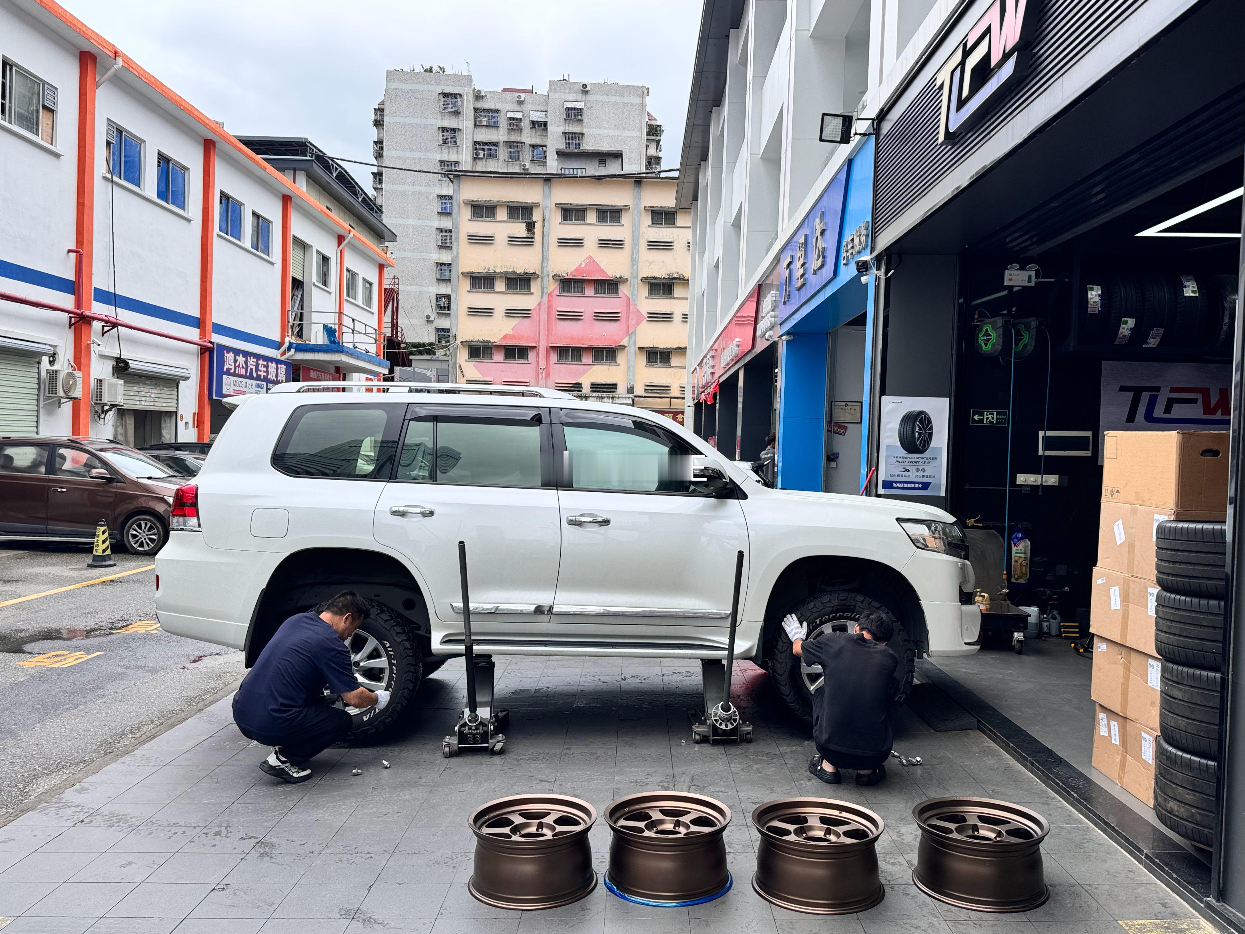 陆巡 开工换新鞋、RAYS TE37XT 