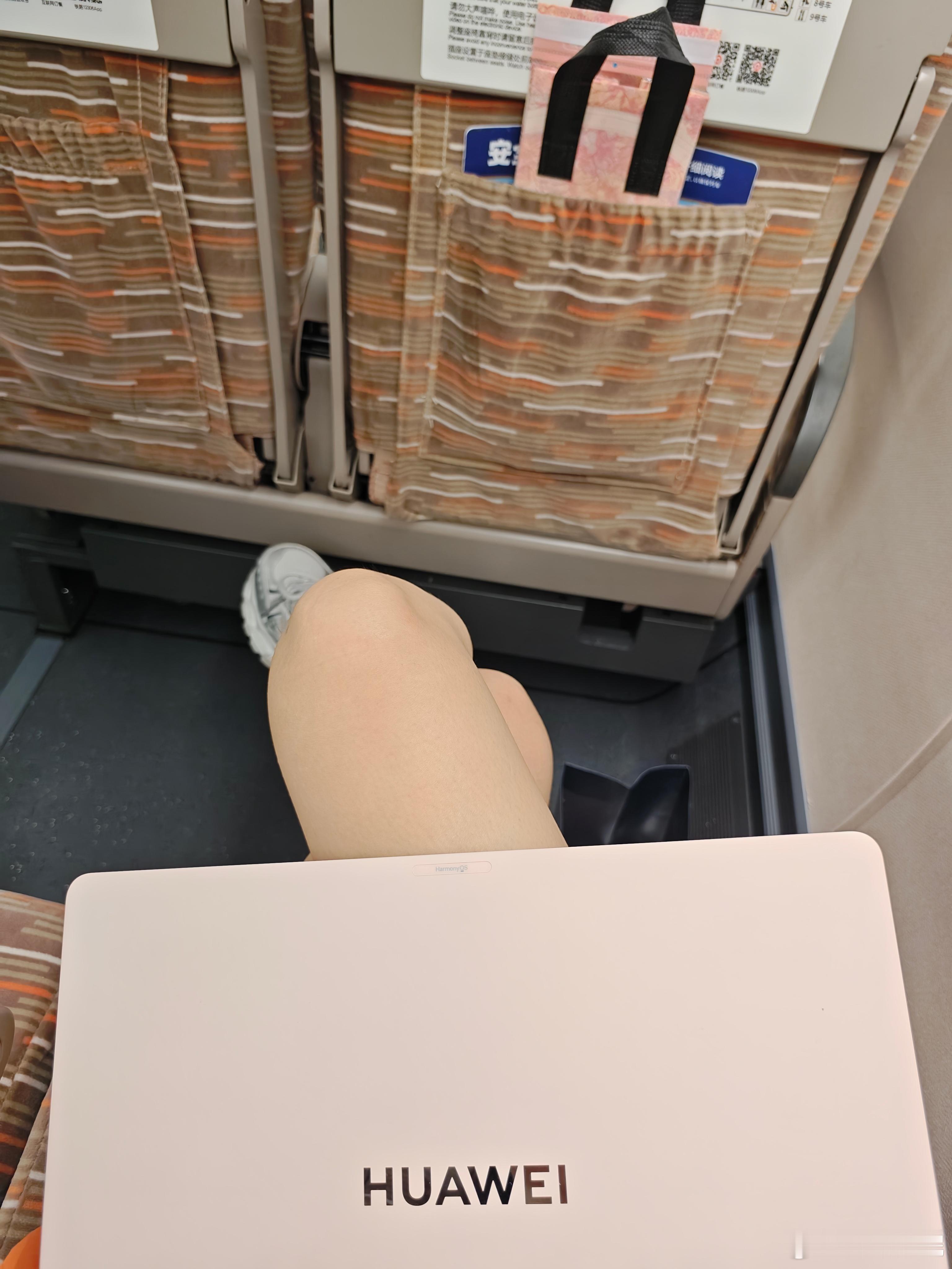 GO GO 出差武汉🚄看我出差积极小达人上线滴~  第一位到达我还以为没人呢，