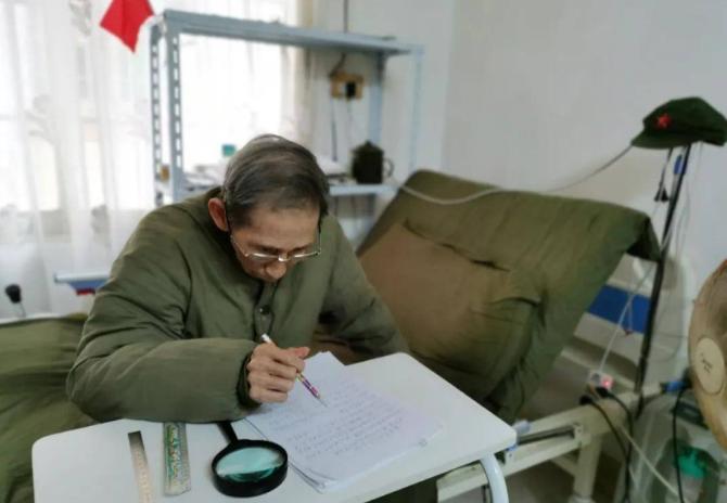 1956年，中南大学学生王明健在毕业前一天，突然被两名神秘军人带走。没想到在签署