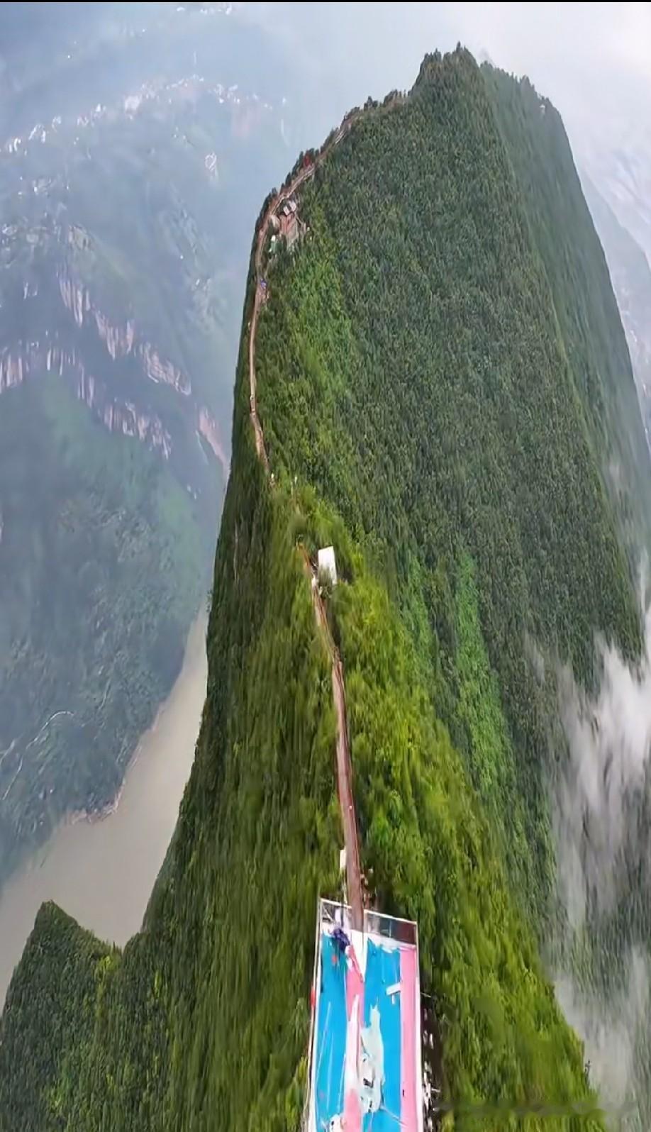 古人有言：曾经沧海难为水，除却巫山不是云。千年前元稹落笔成千古佳句，千年之后，我