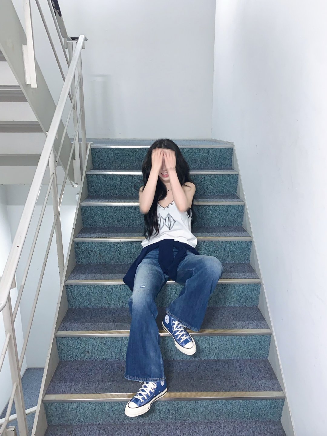 柳智敏白色吊带柳智敏吊带配牛仔裤柳智敏吊带配牛仔裤，是清凉的夏天！ 