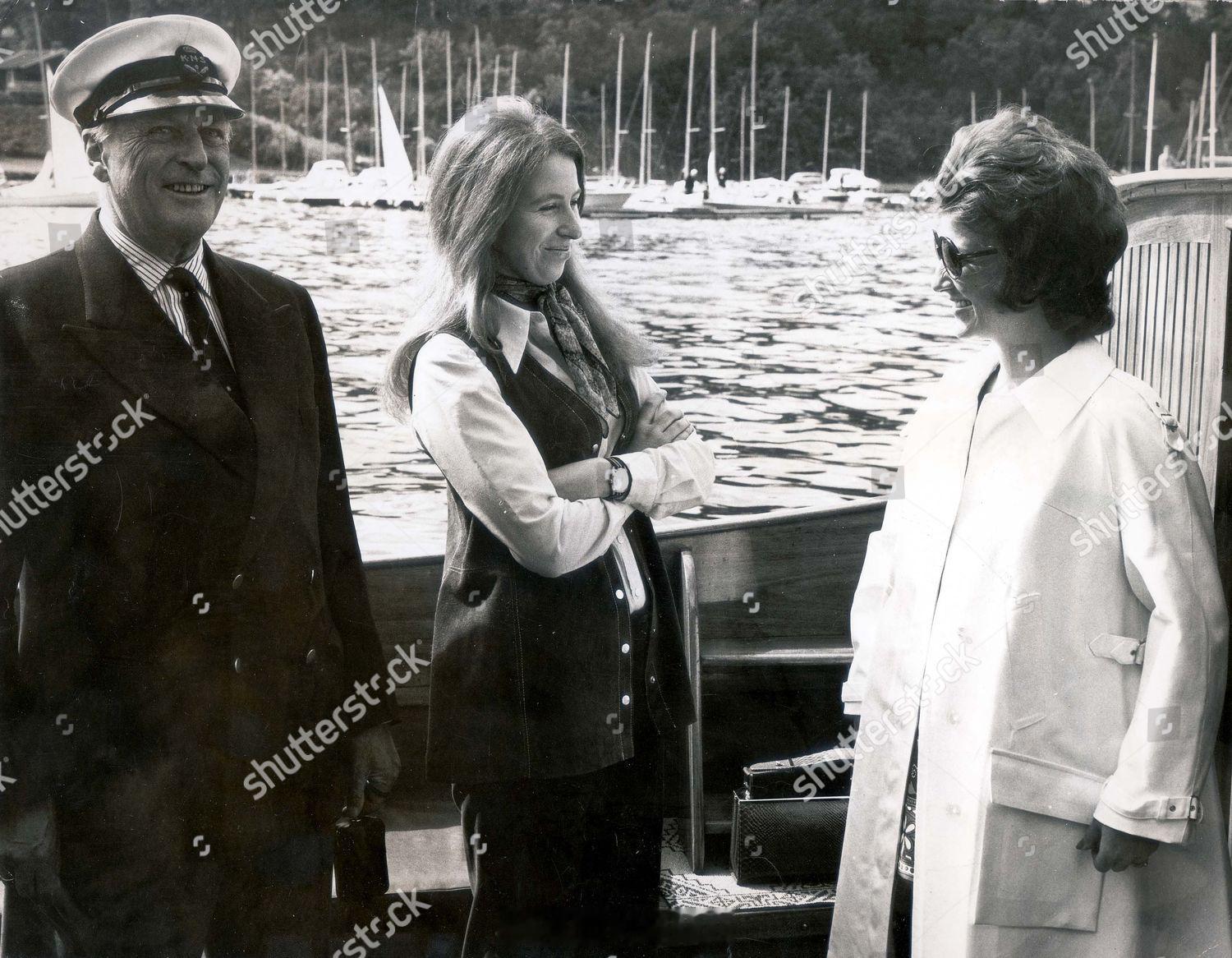 英国王室[超话]  1971年，安妮公主访问挪威，左边的是挪威的奥拉夫五世国王?