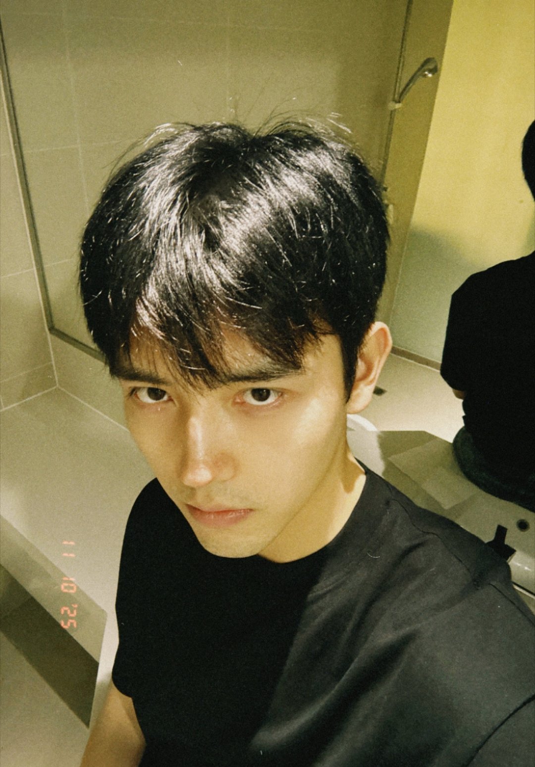 这不是第38届金鸡百花电影节开幕式那个帅气的主持人吗！ 期待主持人陈飞宇！ ​​