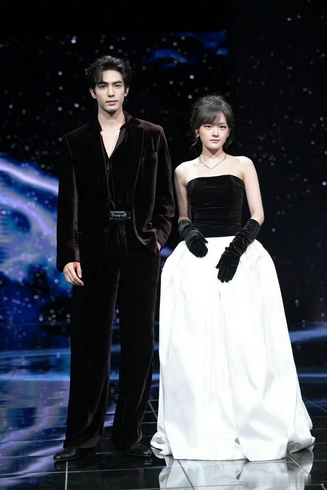 文淇在线营业助力新剧，给宋威龙、张婧仪的《野狗骨头》打call，期待角色碰撞的火