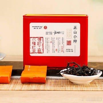 春天到了，想让不喜欢喝白水，又不想喝饮料，那么玫瑰花茶就是最好的选择几朵玫瑰花冠