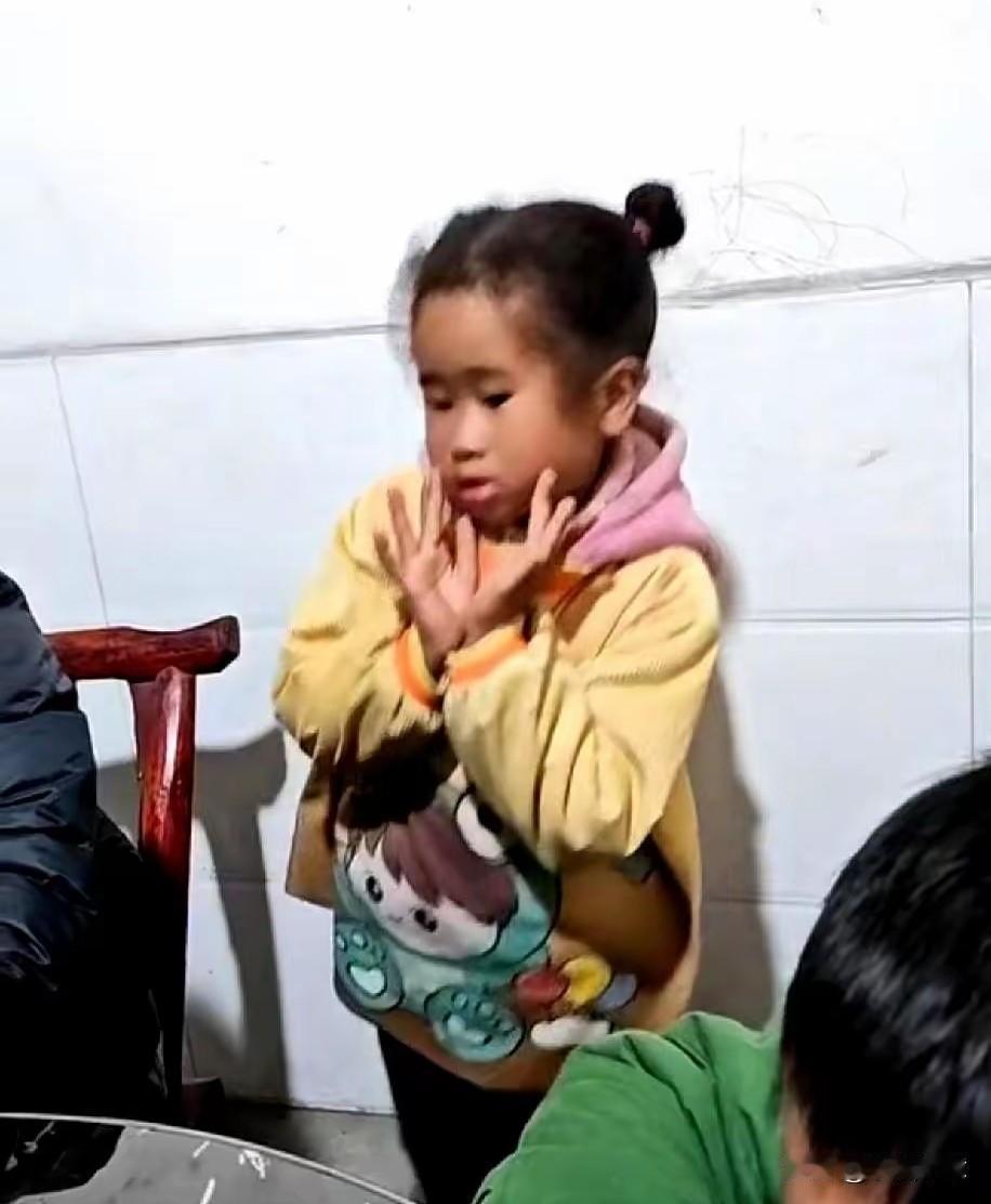 网红菲利停更风波，网络舆论下的家庭困境

菲利突然不更新了，好多人都在问怎么回事