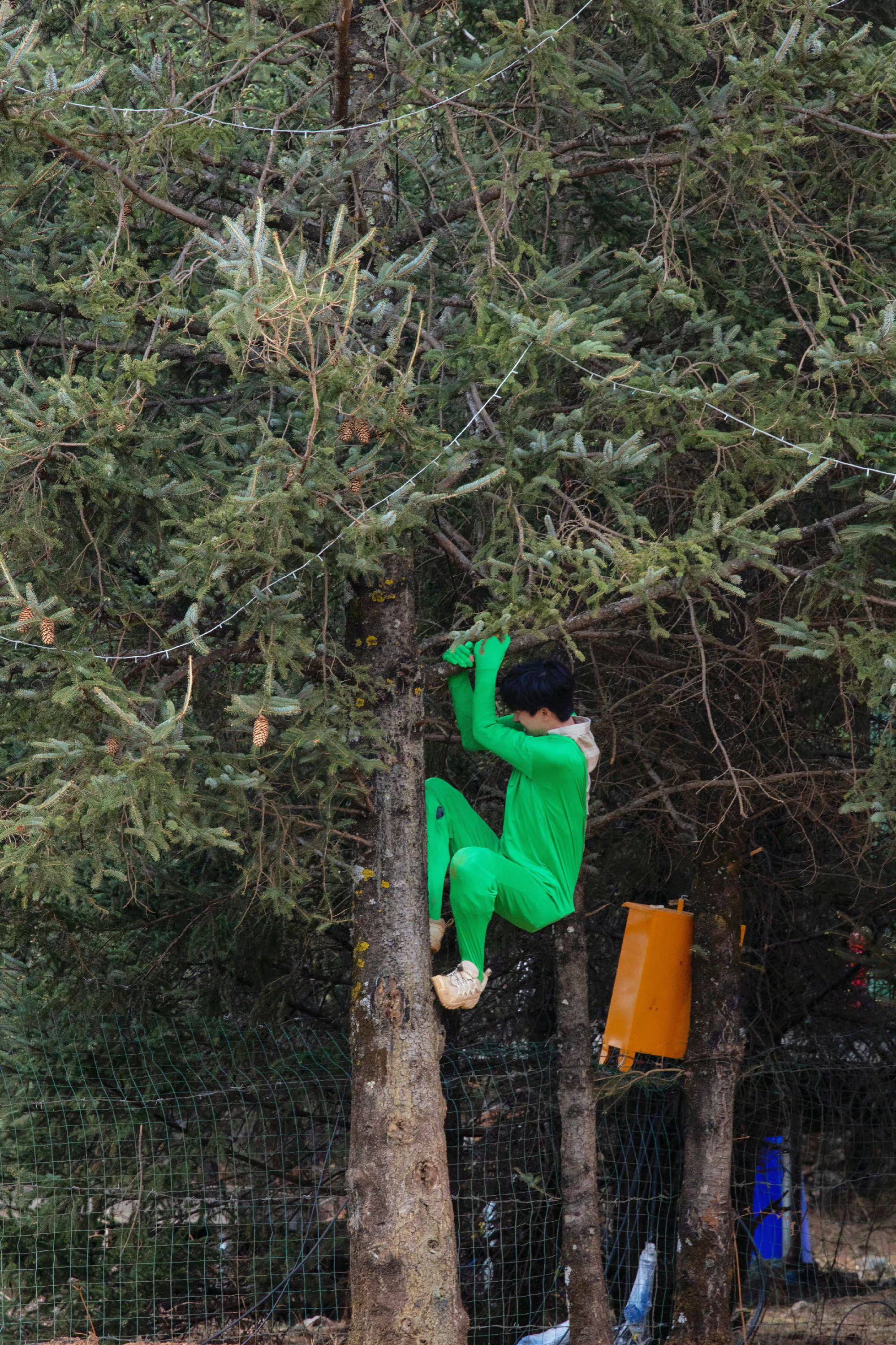 #敖瑞鹏以为自己能隐身# 哈哈哈哈，这个真的笑死我了，太好笑了，他直接转行当笑星