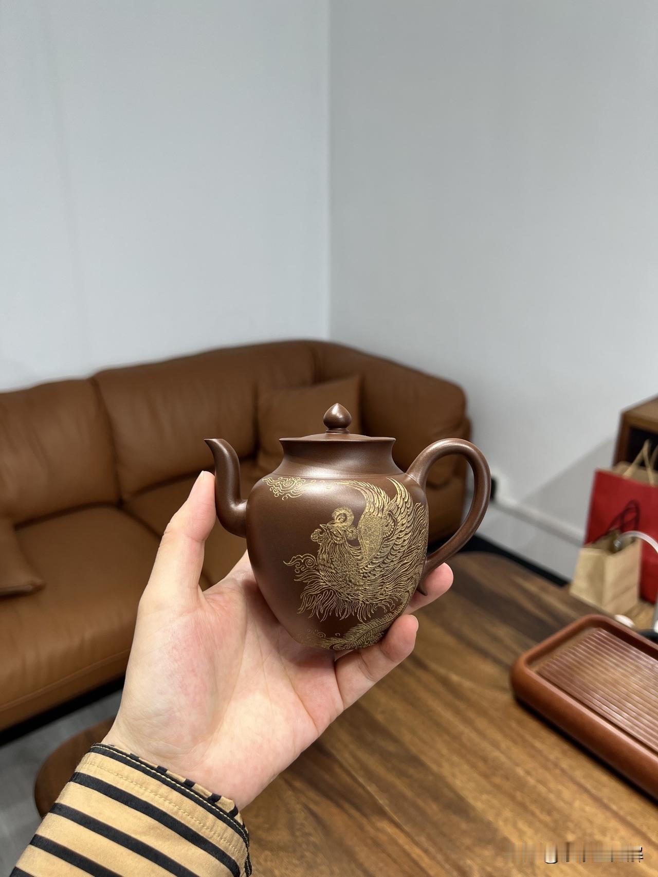 玩壶先玩泥：四个笨办法，让差泥料无处遁形
刚入门那阵子，我吃过不少亏。
有一次花