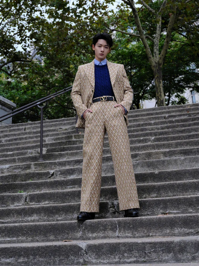 张晚意｜受邀出席Valentino 2025春夏大秀