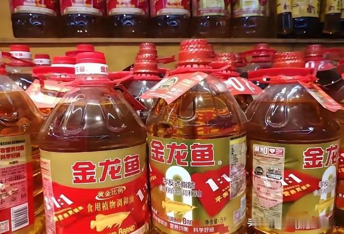 金龙鱼真的是被大家抛弃了吗？
今天去超市买东西，顺便看了一眼食用油和米面的货架，