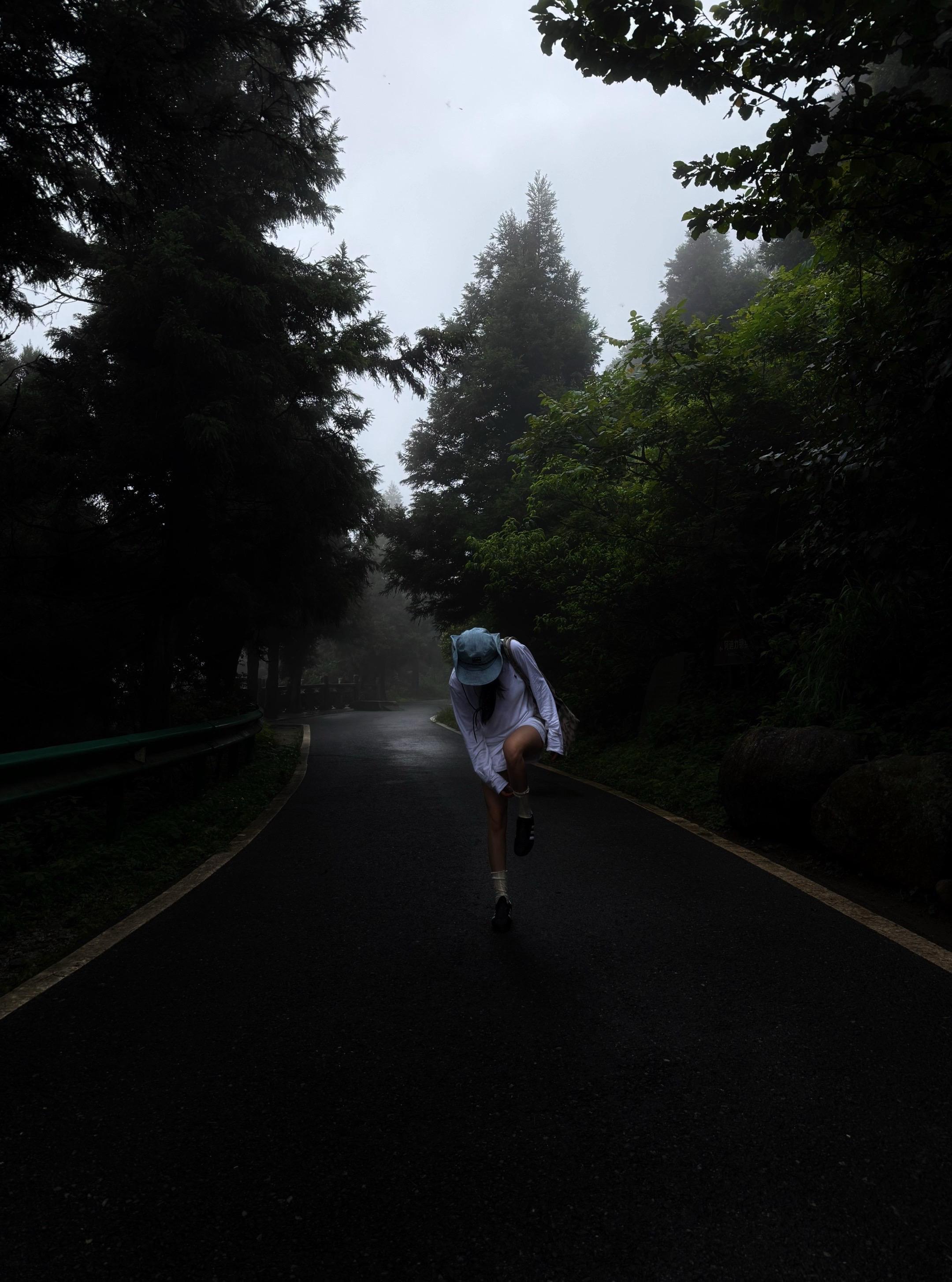 暴雨后。