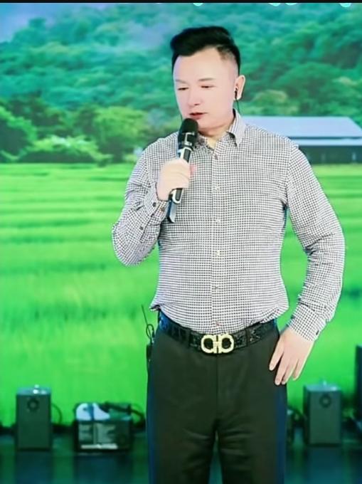 九哥说他又要前往北京录制《远方的牧歌》这首歌曲，《远方的牧歌》是南风创作的作品，