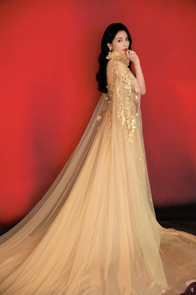 刘涛唱粤语歌广东卫视湾区春晚 谁能不被刘涛的粤语舞台圈粉！一曲《汤》婉转治愈，地