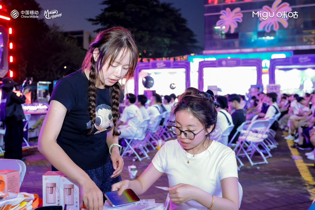 广东高校开启电竞迎新模式 迎新还能这么潮！非遗醒狮与电竞舞台跨界碰撞，传统文化焕