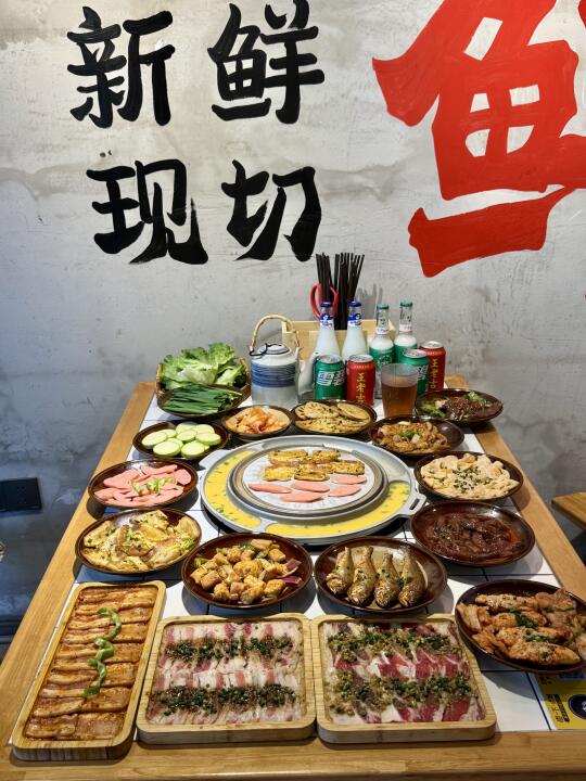 大龙山！专门坐轻轨来吃的烤肉店！！