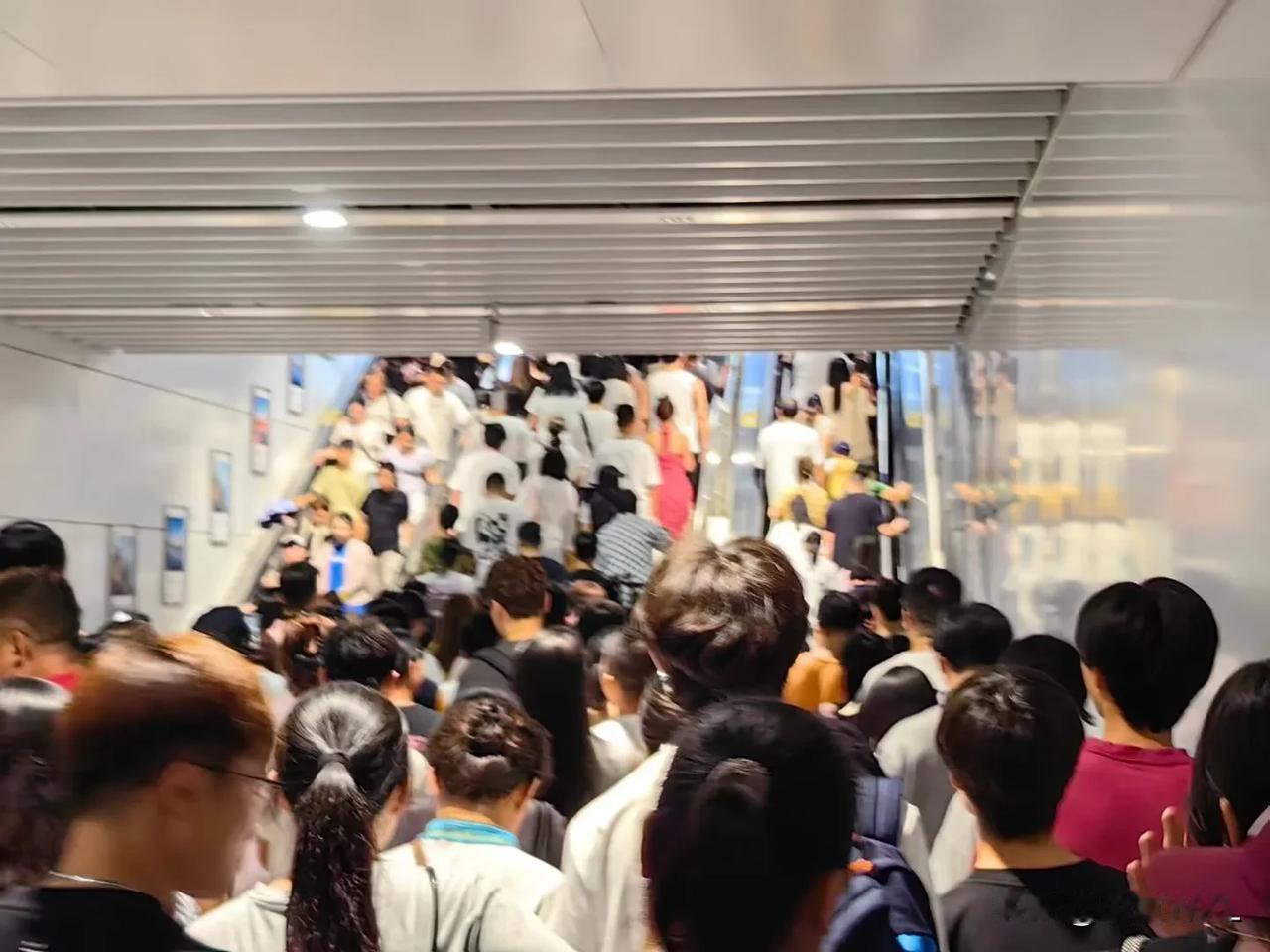 国庆日，去感受白鹅潭万象城人山人海的气氛（上）
晒图笔记大赛
国庆日下午，带着一