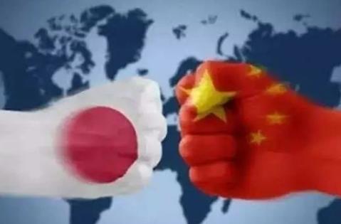 一张证件点燃万千热血！11月26日新华社官宣，2026年3月1日起全军统一启用《