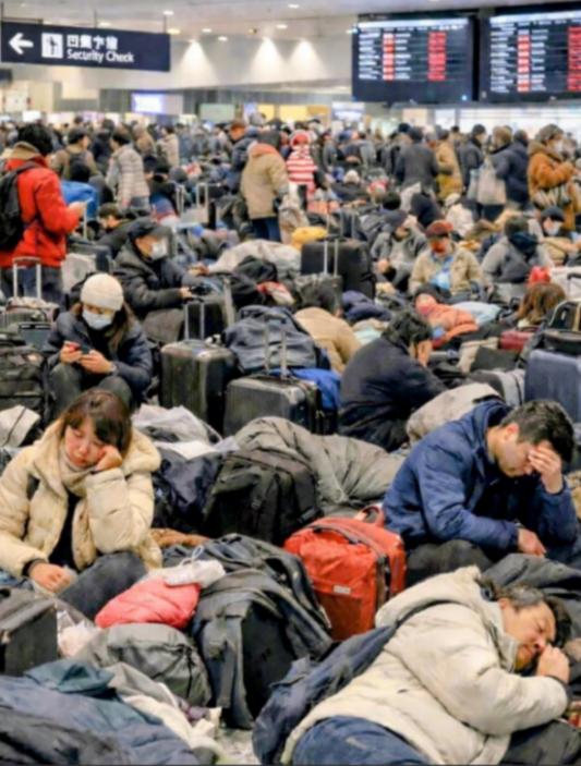 国家反复说不要去日本！非要去！暴雪七千人滞留机场几十小时！北海道新千岁机场因为暴