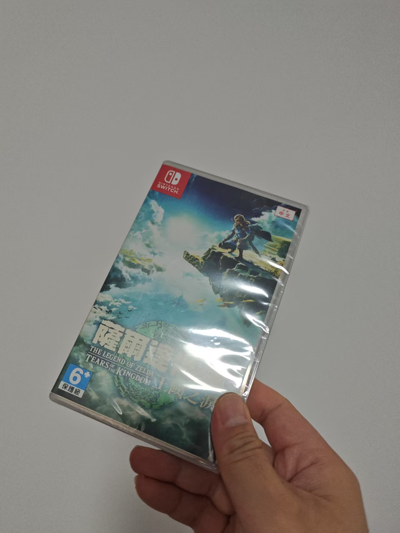 你的初代Switch吃灰了吗 早就吃灰了，起码吃灰2年了，你要说不爱了还真不是。
