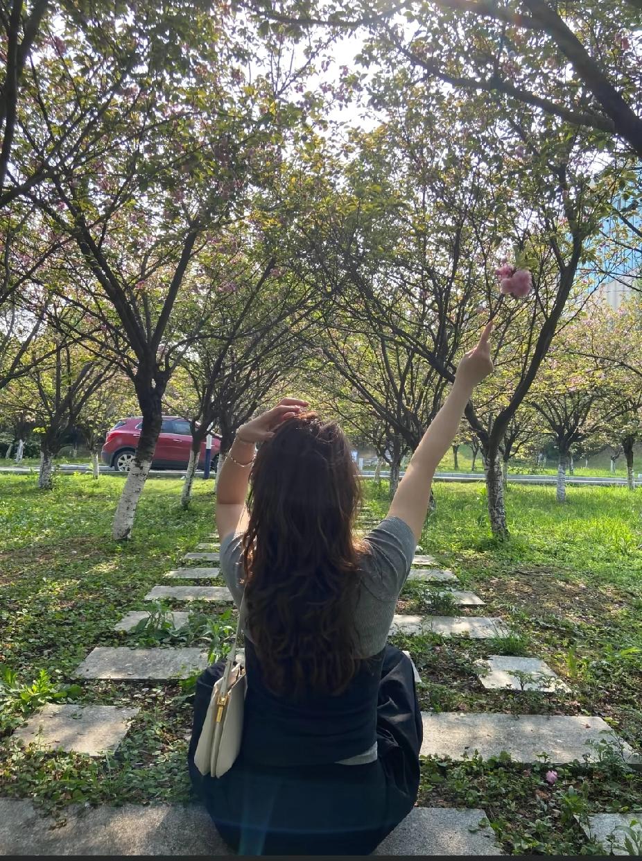 男女动了情却各自有家，该怎么办？
 
遇见已是意外，心动更是不该，成年人最体面的