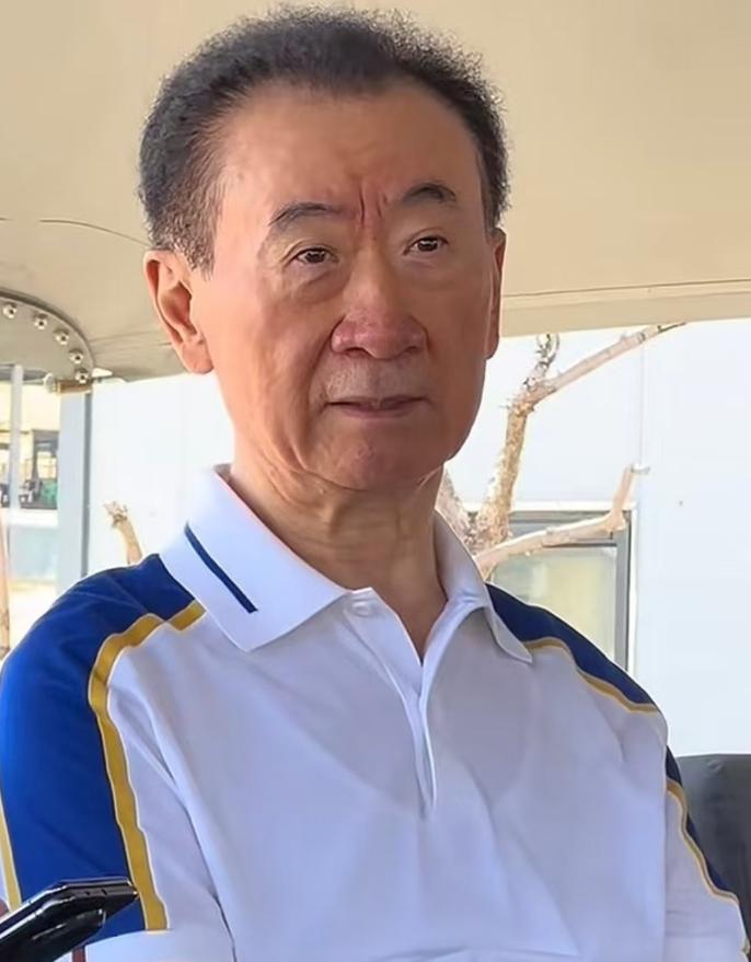 我那个在万达上过班的男闺蜜
离职后才敢说一句大实话
他说，别看王健林现在被限高了