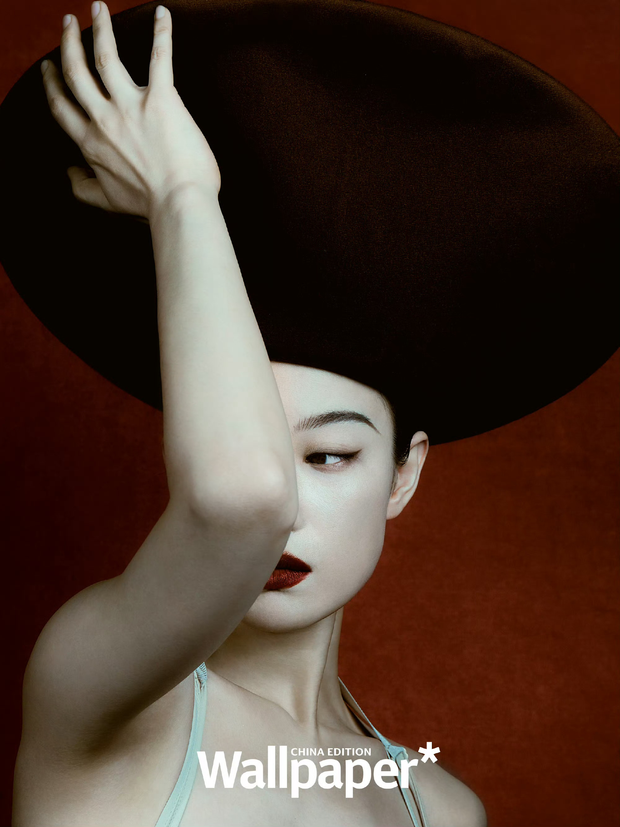 倪妮亮相Wallpaper*中文版五月刊封面大片，ELLE 开季后年内第二本主流