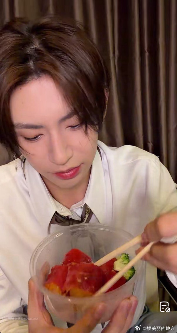 王琳凯出道八周年直播 2018到2026，八年是成长的注脚！18岁的勇敢闯圈，2