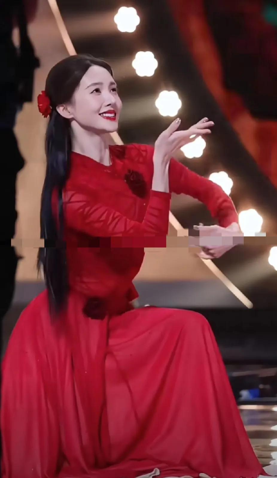 舞蹈演员表情都这么美吗？还是只有金晨跳舞表情如此到位。[爱慕]
