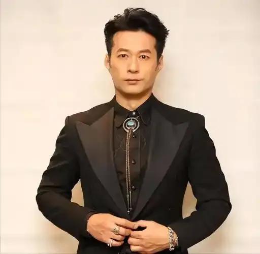 3月15日傍晚，54岁的演员谭凯在社交平台高调发文，难掩激动与感慨，原来他的包子