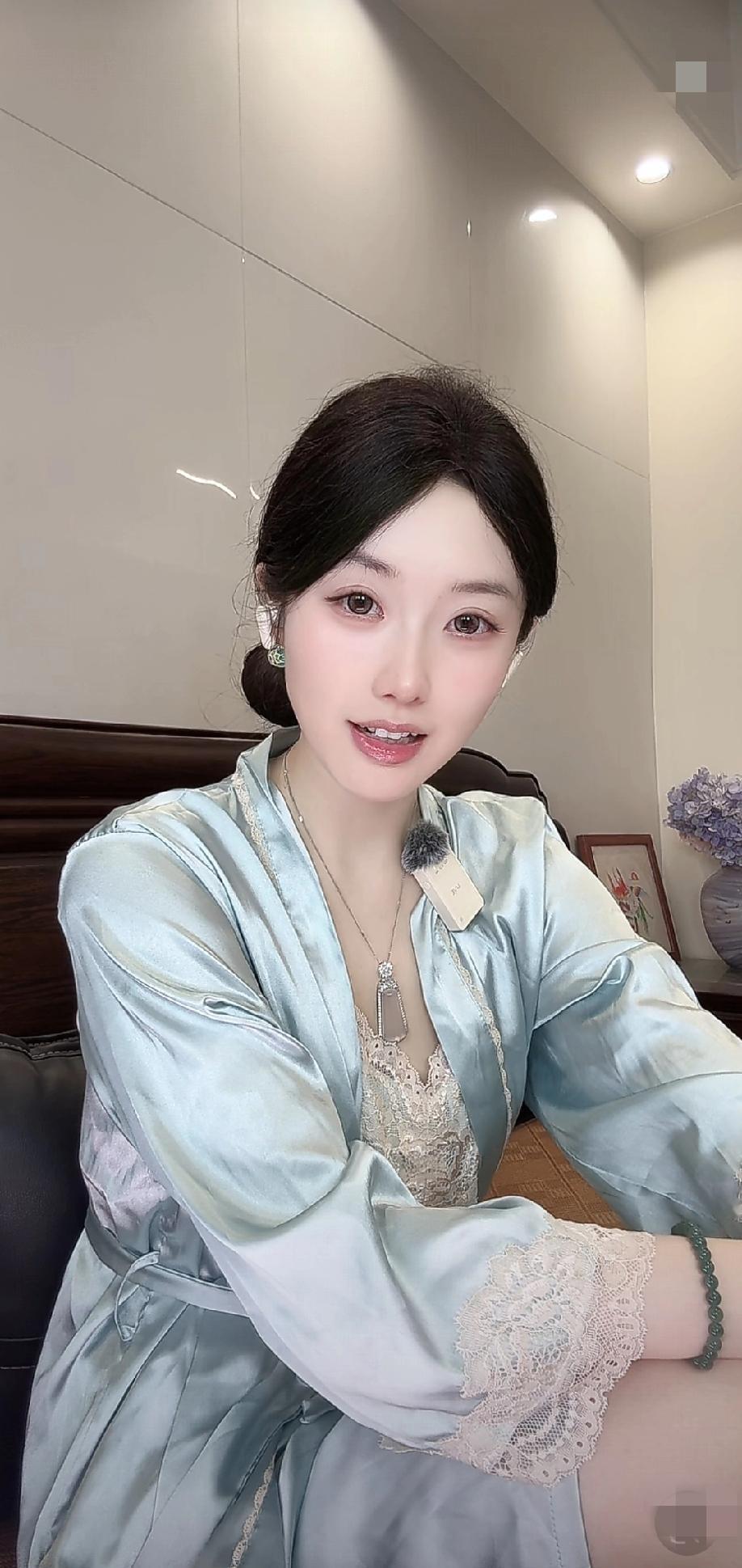 好看极了，这是女人中的女人，成熟且美到极致女人最耐看的长相是什么样的 女生怎么穿