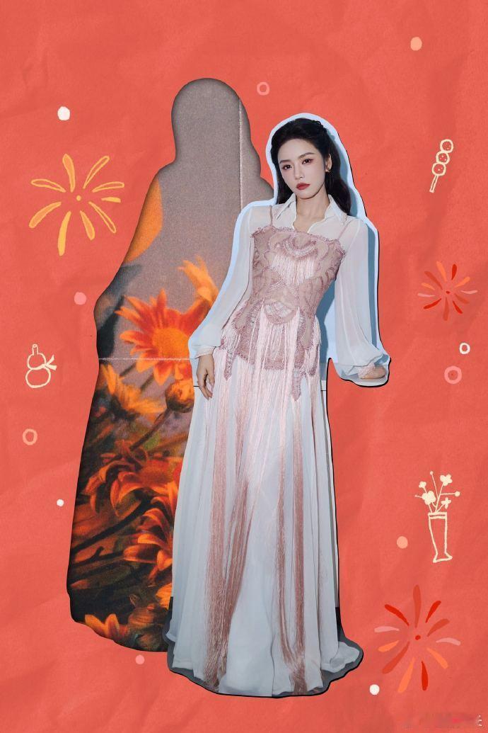 蔡文静春晚后台安慰小演员 听说有个群演小姑娘在后台崴了脚正难受，蔡文静立刻把自己