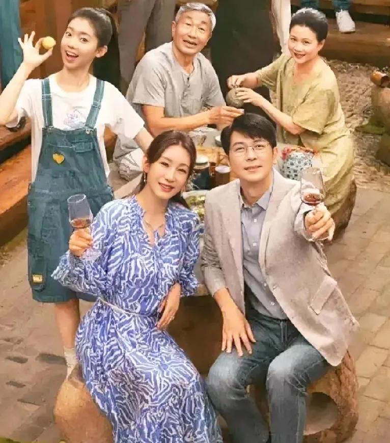 这部戏有他们三个在里面，一定看点不少。近年，杜源和秦海璐演了不少家庭情感戏，都非