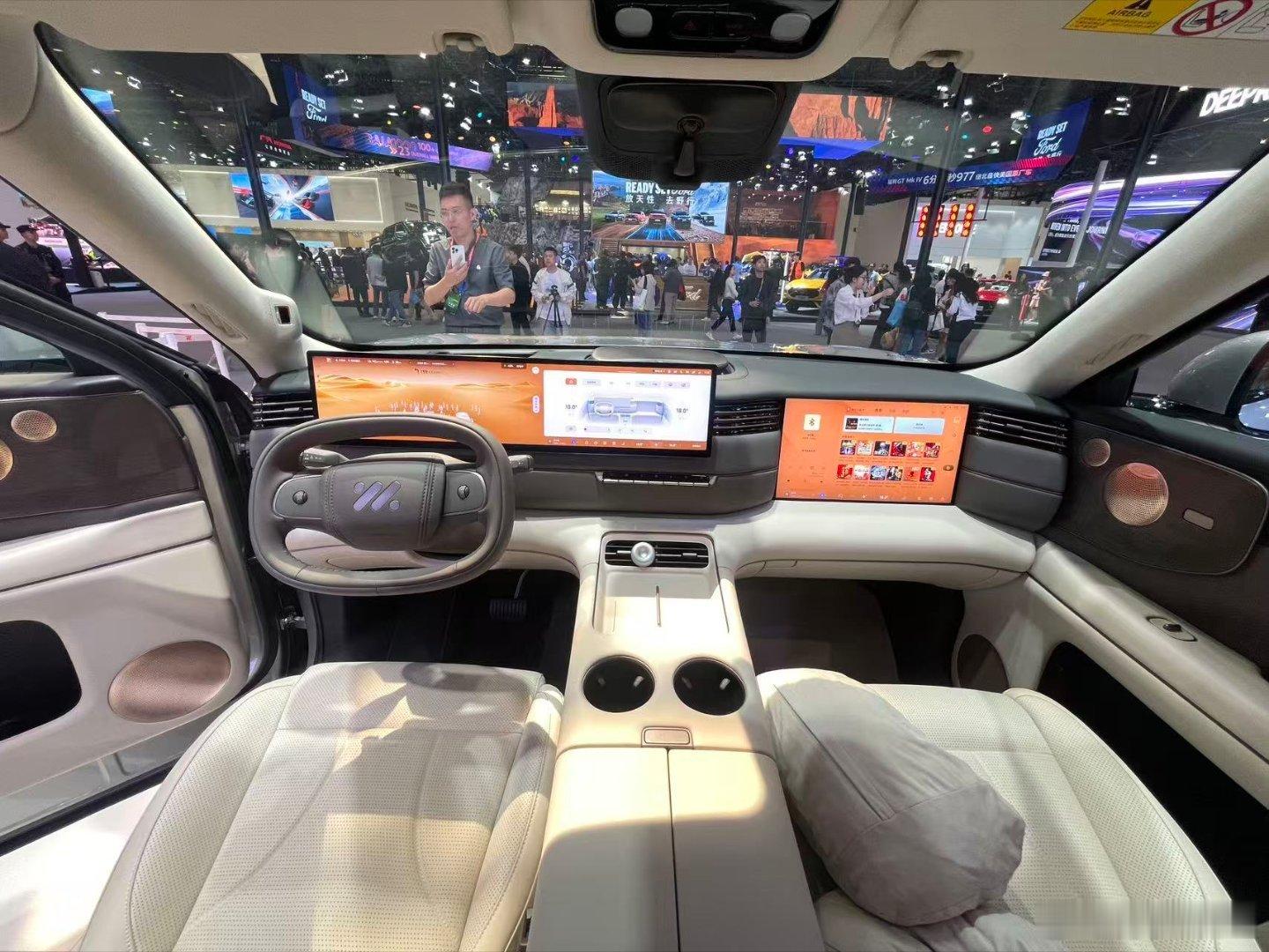 智己 LS8，开过 LS9 后轮转向是真的爽 