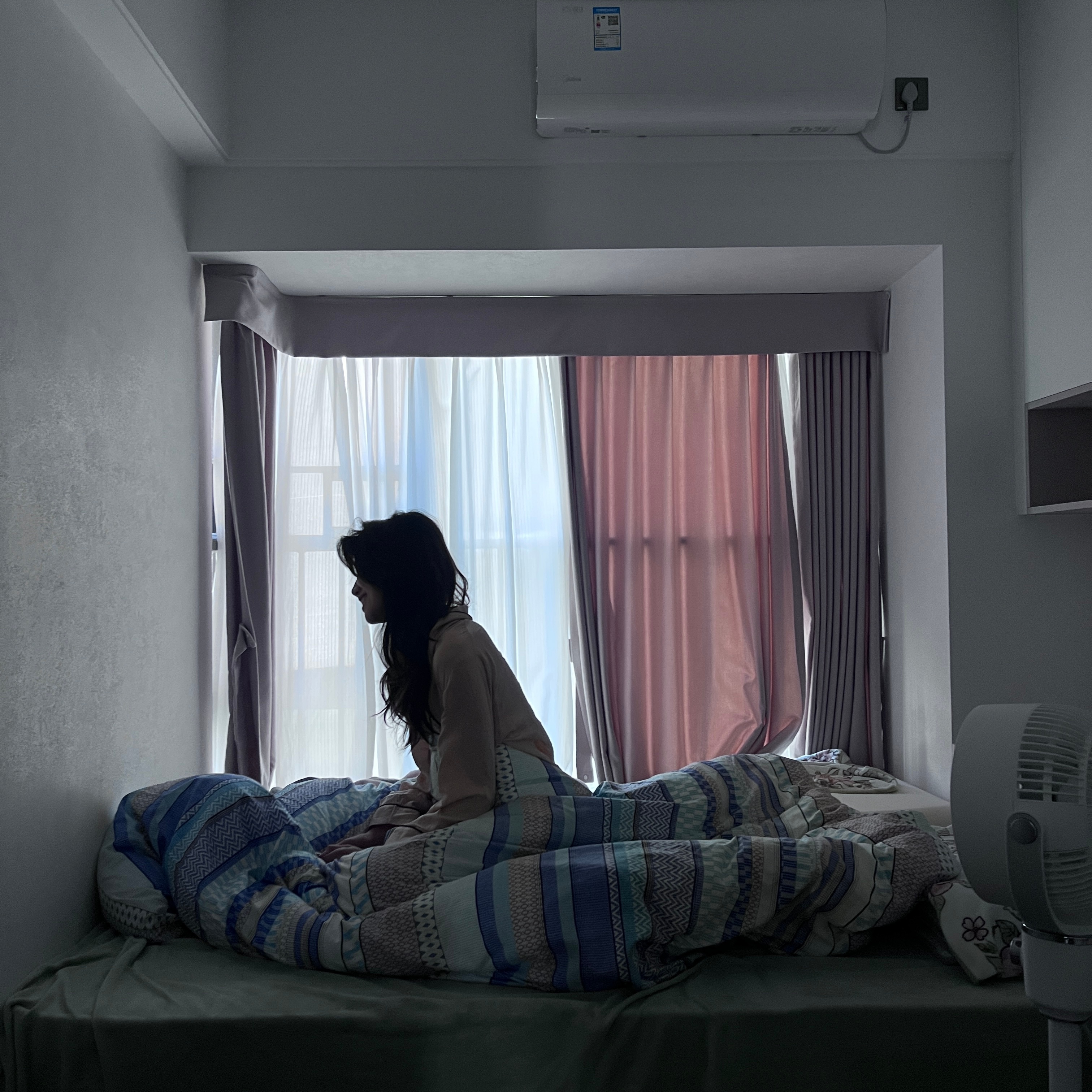 虽然我爱熬夜睡的晚，但是醒的也晚呀，为什么还是黑眼圈很重 