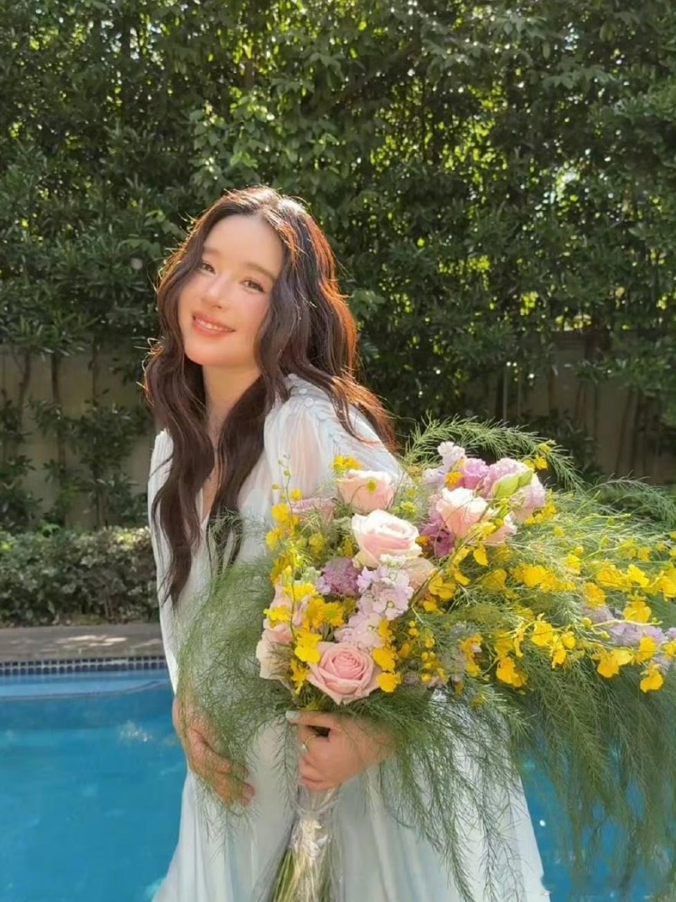 众星恭喜阚清子 姐姐现在好明媚果然远离渣男就是远离痛苦另外大家可以关注一下我的小